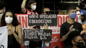 Manifestantes protestam contra 28 mortos em Jacarezinho