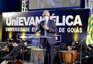 Governador Ronaldo Caiado e ministro da Educação, Milton Ribeiro, participam da solenidade que eleva Centro Universitário de Anápolis ao patamar de Universidade Evangélica de Goiás