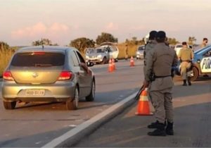 Lázaro: Policiais fazem pente fino em rodovias