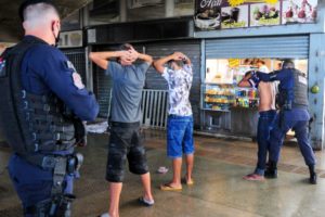 Operação da PM coíbe feira do rolo em Ceilândia