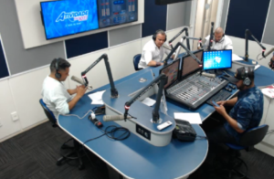 André Clemente concede entrevista ao  vivo na rádio Atividade FM 107,1