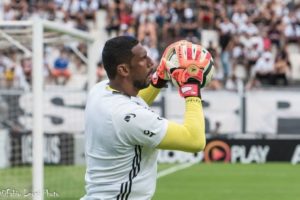 Ex-goleiro Aranha é internado com Covid-19