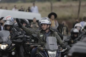 Motociata com Bolsonaro agita Chapecó-SC