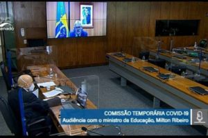 Ministro critica demora para o retorno das aulas presenciais
