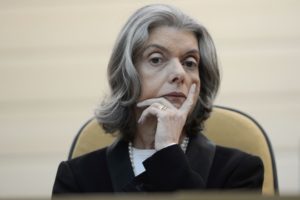 Cármen Lúcia autoriza Tolentino a permanecer calado na CPI