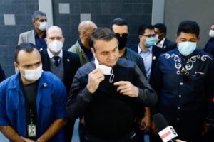 Bolsonaro exalta agora a “proxalutamida” como remédio para Covid-19