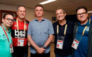 Bolsonaro e governador do Rio comparecem ao jogo do Flamengo com público na Libertadores