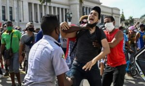 Ditadura cubana bloqueia internet e telefones para sufocar protestos