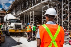 Construção civil convoca mais de 220 profissionais