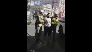 Vídeo | Mulher que batia panela em passeio de motocicletas pró-Bolsonaro é presa