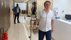 Bolsonaro tem alta nesta manhã de domingo (18)