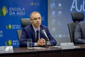 Bolsonaro irá indicar André Mendonça para cadeira no STF