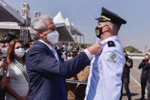 Caiado anuncia promoção de policiais durante aniversário de 163 anos da PM e formatura de novos oficiais