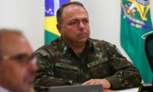PEC que veda militares no governo tem apoio de ex-ministros