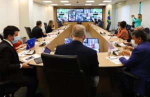 Governadores debatem cronograma de vacinas durante fórum