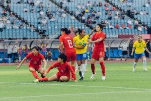 Com show de Marta, seleção derrota China por 5 x 0