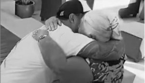 Cantor Kauan anuncia morte de familiar e faz homenagem emocionante