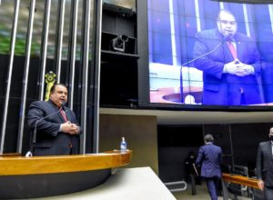 Julio Cesar quer reduzir idade mínima para recebimento do Bolsa Atleta