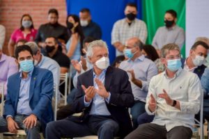 Caiado lança obras do Goiás em Movimento – Eixo Municípios, inaugura nova sede da Coordenação Regional de Educação (CRE) e entrega chromebooks, em Águas Lindas
