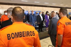 Ibaneis assina decreto de redução de interstício da PMDF/CBMDF e valoriza quase 3 mil militares