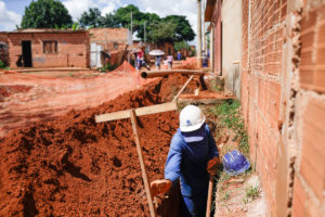 Programa Água Legal beneficia 2 mil moradores no Sol Nascente
