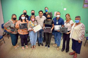 Maximo entrega certificados do curso de informática do Programa Reciclotech