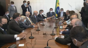 Bolsonaro vai à Câmara para entrega da MP do Bolsa Família