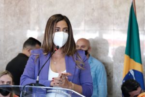 Flávia Arruda reforça compromisso com reestruturação da carreira de bombeiros e policiais militares