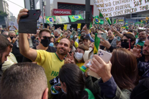 São Paulo tem manifestação contra urna sem impressora com presença de Eduardo Bolsonaro
