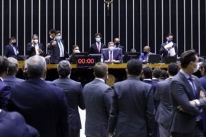 Câmara aprova texto da reforma eleitoral, mas rejeita “Distritão” para 2022