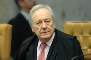 Lewandowski determinou que Ministério da Saúde envie vacina para São Paulo