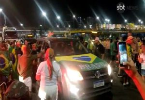 Caminhões e ônibus são liberados para acessar Esplanada antes do horário permitido