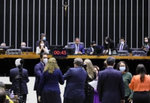Congresso proíbe até o fim do ano despejos e prova de vida no INSS