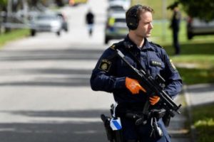 Por que a Suécia se tornou o país com mais mortes por arma de fogo na Europa