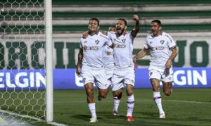 Fluminense vence Chape por 2 a 1 e dá salto na tabela
