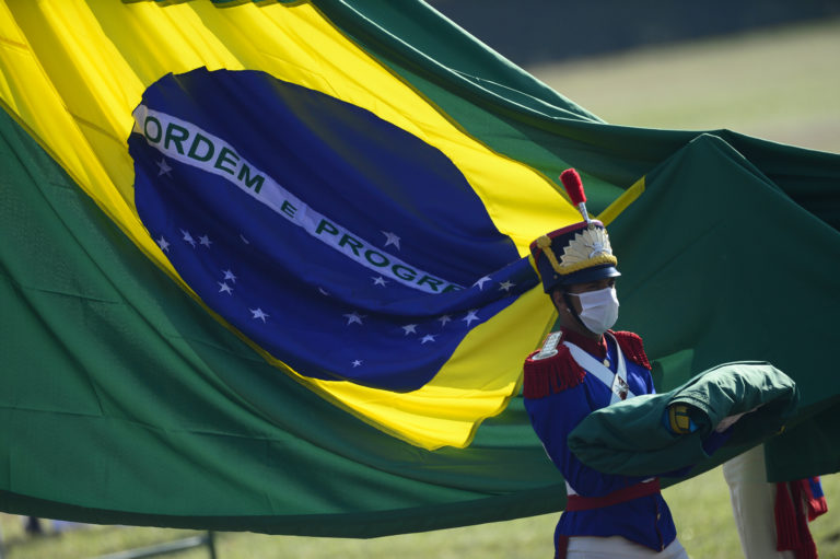 O Brasil que ri de si mesmo está em extinção