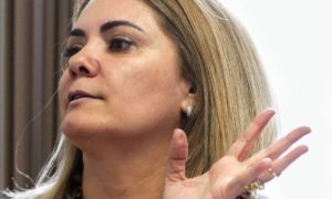 Empresa de ex-mulher de Bolsonaro teve 1.185 saques entre 2008 e 2014, segundo Coaf