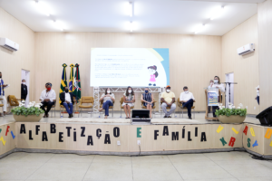 Governo de Goiás realiza I Encontro de Alfabetizadores de Adultos do Estado