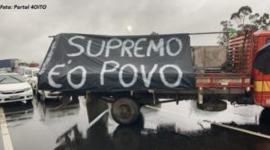 Caminhoneiros param em 67 pontos na malha viária de oito estados