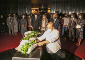Flores para JK | Ibaneis Rocha participa de homenagem a Juscelino Kubitschek