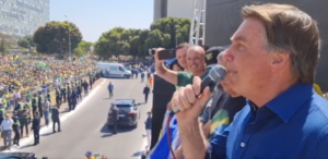 Bolsonaro diz que Supremo se enquadra ou “pede para sair”