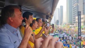 Bolsonaro endurece ataque a Moraes, mantém discurso pelo voto impresso e culpa governadores pela crise