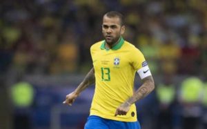 Daniel Alves recusa proposta do Flu