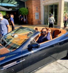Vigorou! Ex-BBB Gil compra carro luxuoso nos Estados Unidos