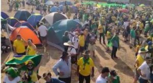 VÍDEO: Aloprados tentam invadir Ministério da Saúde
