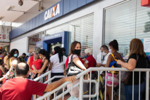 Dossiê Covid: distanciamento não é respeitado em 85% de agências da Caixa