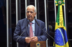 Fim do foro privilegiado é urgente, afirma o senador Oriovisto Guimarães
