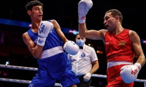 Michael Douglas alcança oitavas de final do Mundial de boxe masculino