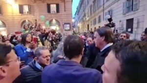 Globo atribui agressão a jornalistas à “retórica beligerante” de Bolsonaro