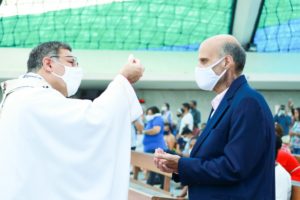 Fiéis festejam a padroeira, mas sem procissão